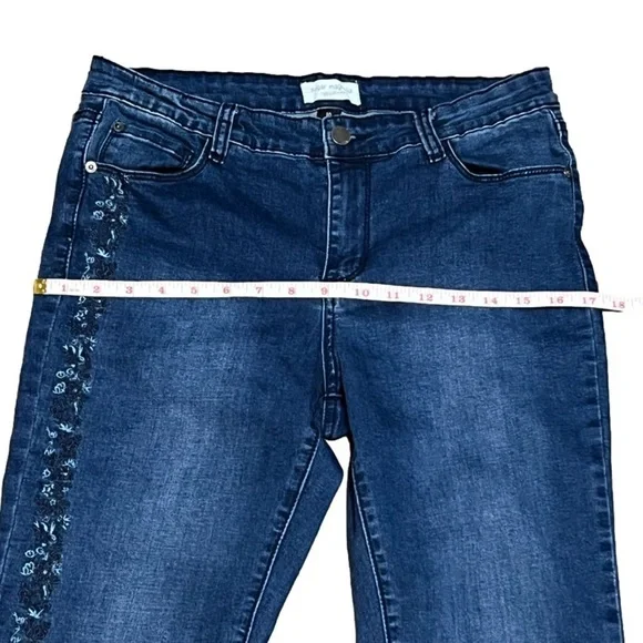 Women's Blue Jeans with Embroidered Detail - Picture 7 of 10